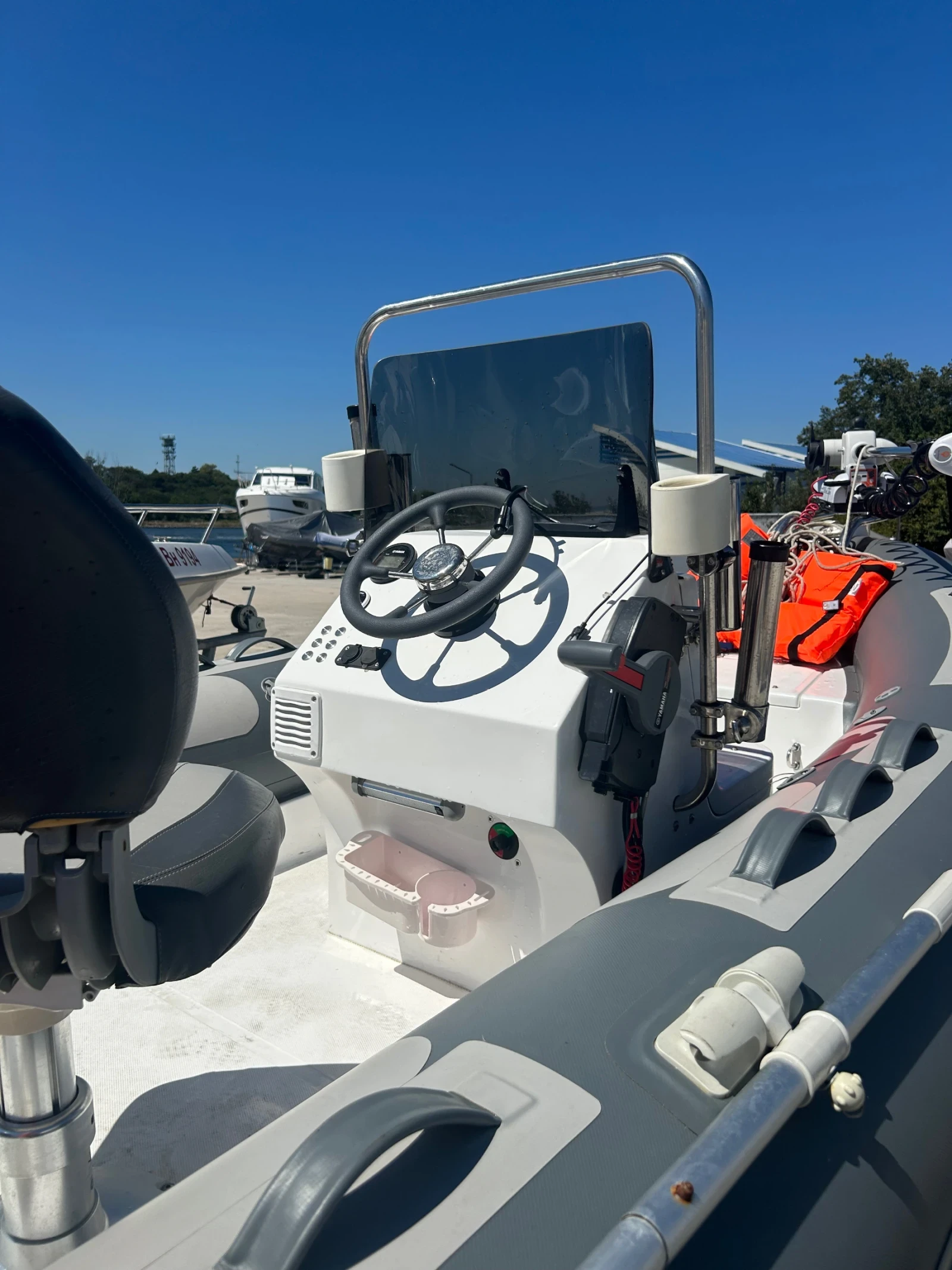 Надуваема лодка v-type Rib 4.30, снимка 8 - Воден транспорт - 55804995
