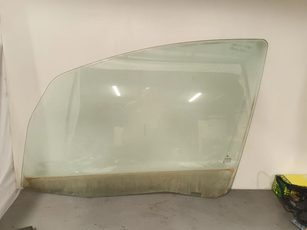 Стъкло предно ляво мицубиши колт 1.5д