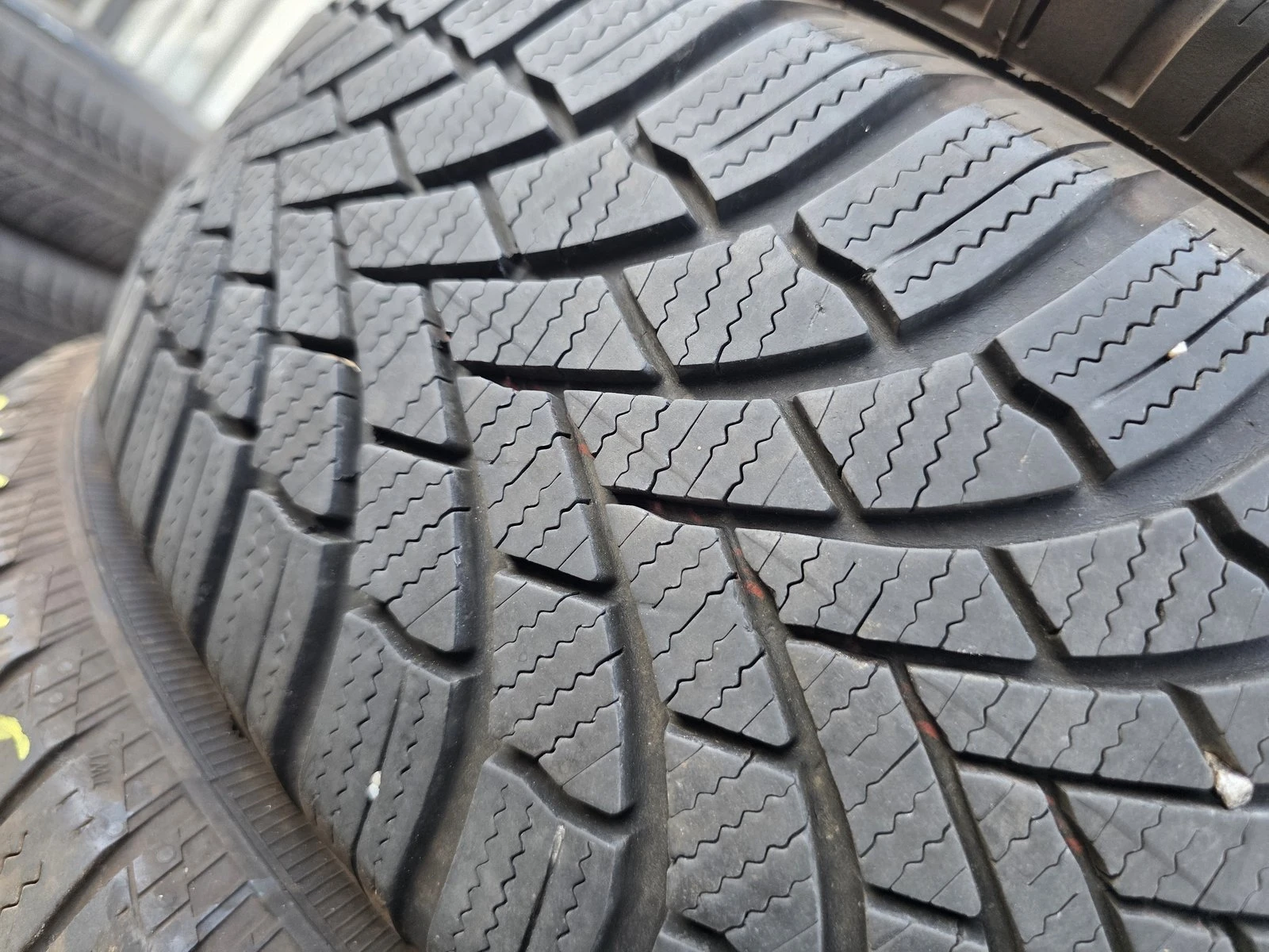 Гуми Зимни 185/65R15, снимка 2 - Гуми и джанти - 56732361