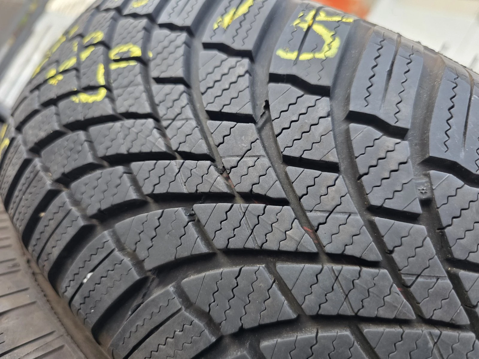 Гуми Зимни 185/65R15