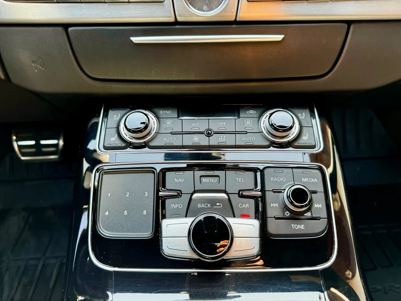 Audi S8 Plus 4.0TFSI* 605hp* S-line* Matrix* Ceramic* Лизи, снимка 13 - Автомобили и джипове - 52202155