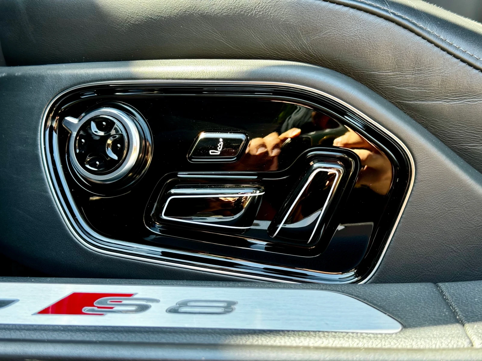 Audi S8 Plus 4.0TFSI* 605hp* S-line* Matrix* Ceramic* Лизи - изображение 10