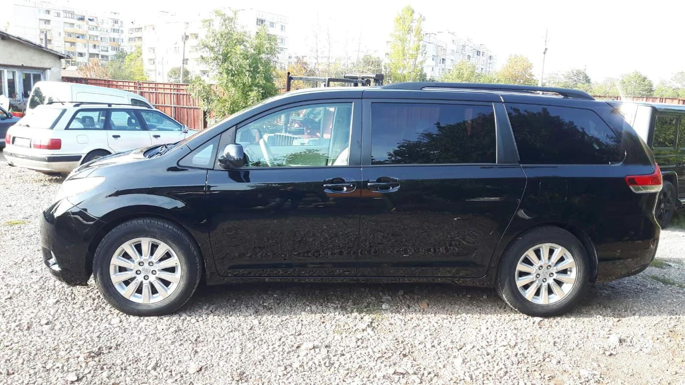 Toyota Sienna 3.5 AWD, снимка 2 - Автомобили и джипове - 53940769