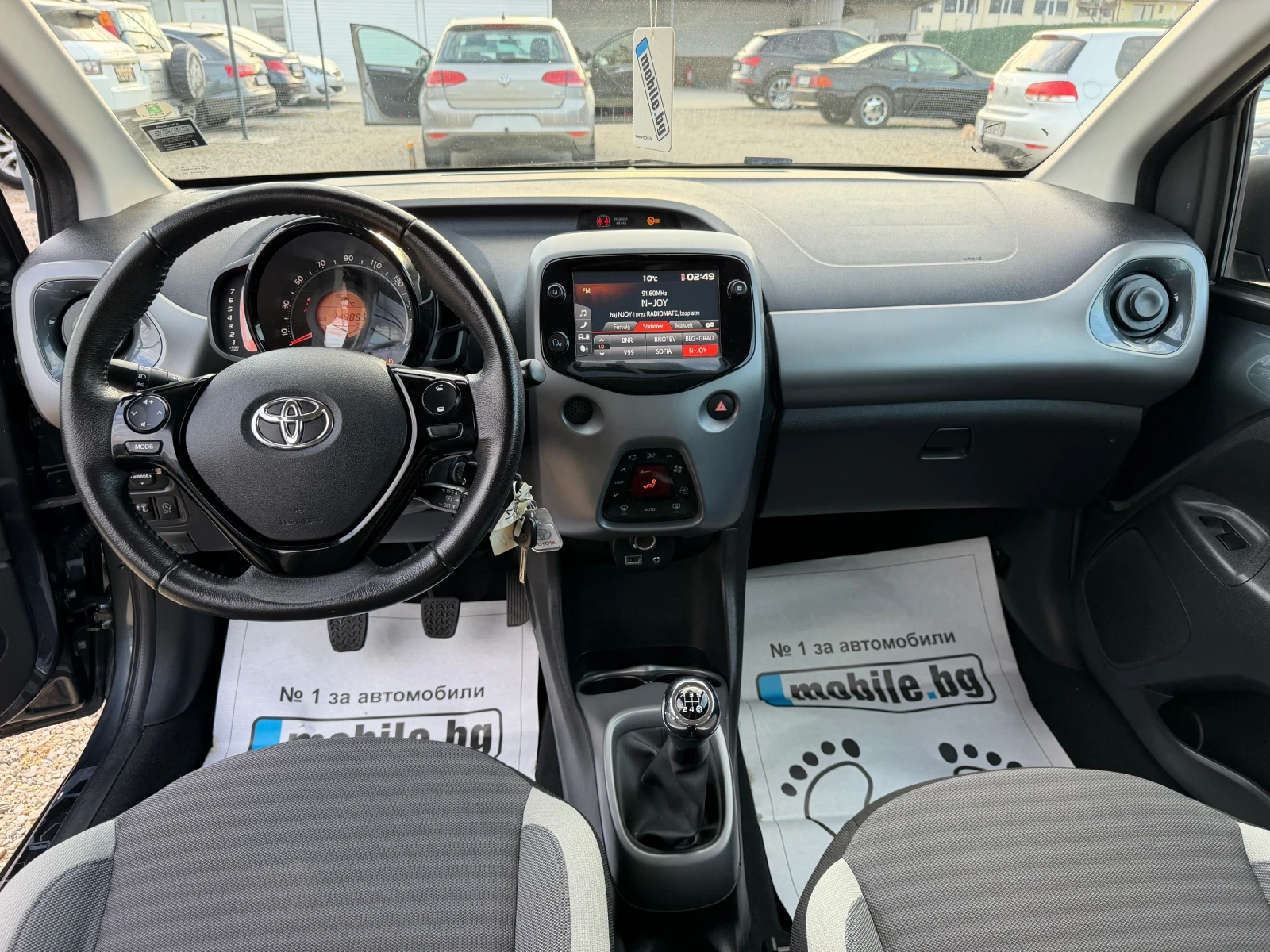 Toyota Aygo 1.0i/70hp/NAVI/facelift/Service book/, снимка 7 - Автомобили и джипове - 53979020