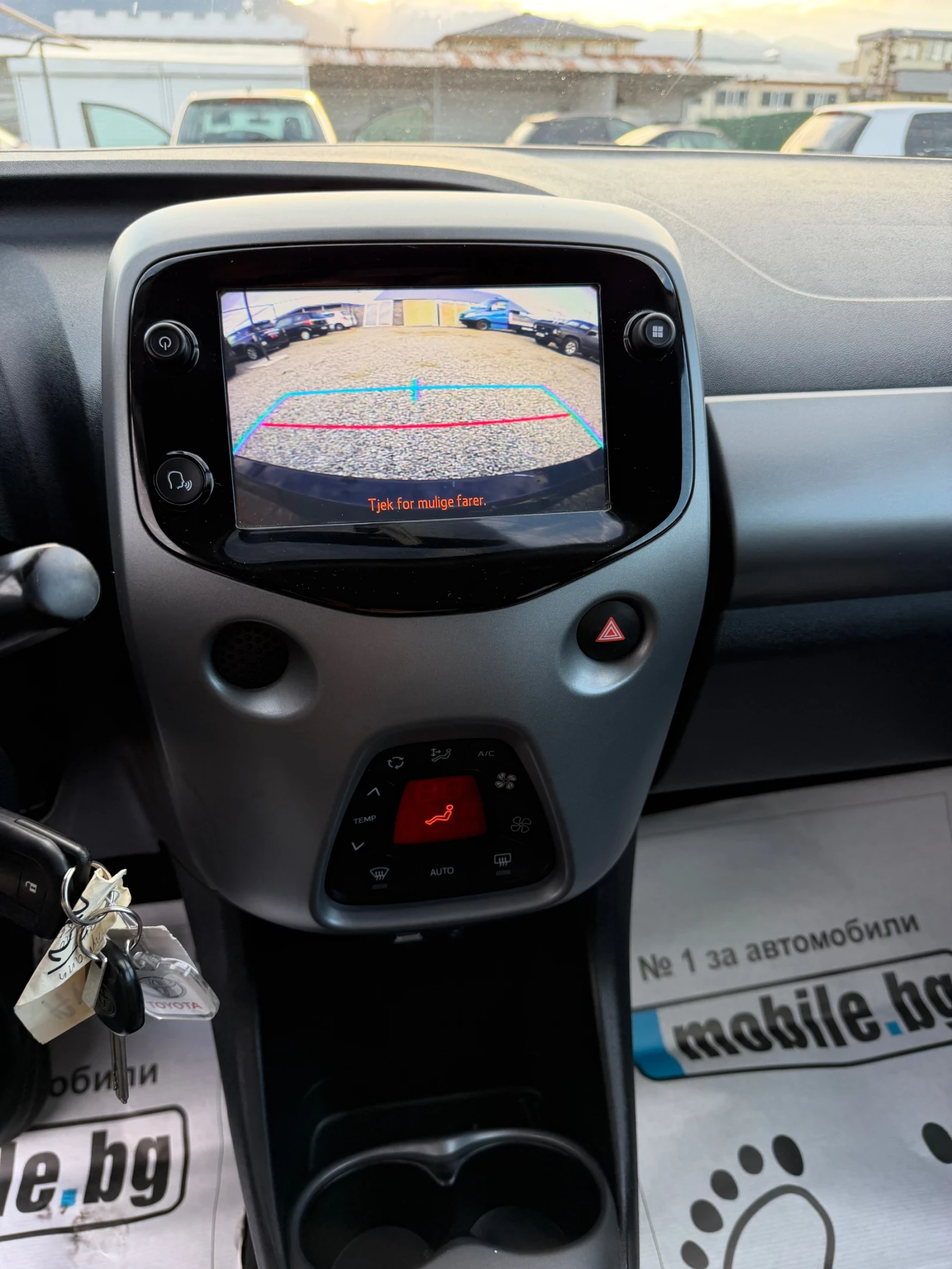 Toyota Aygo 1.0i/70hp/NAVI/facelift/Service book/, снимка 9 - Автомобили и джипове - 53979020