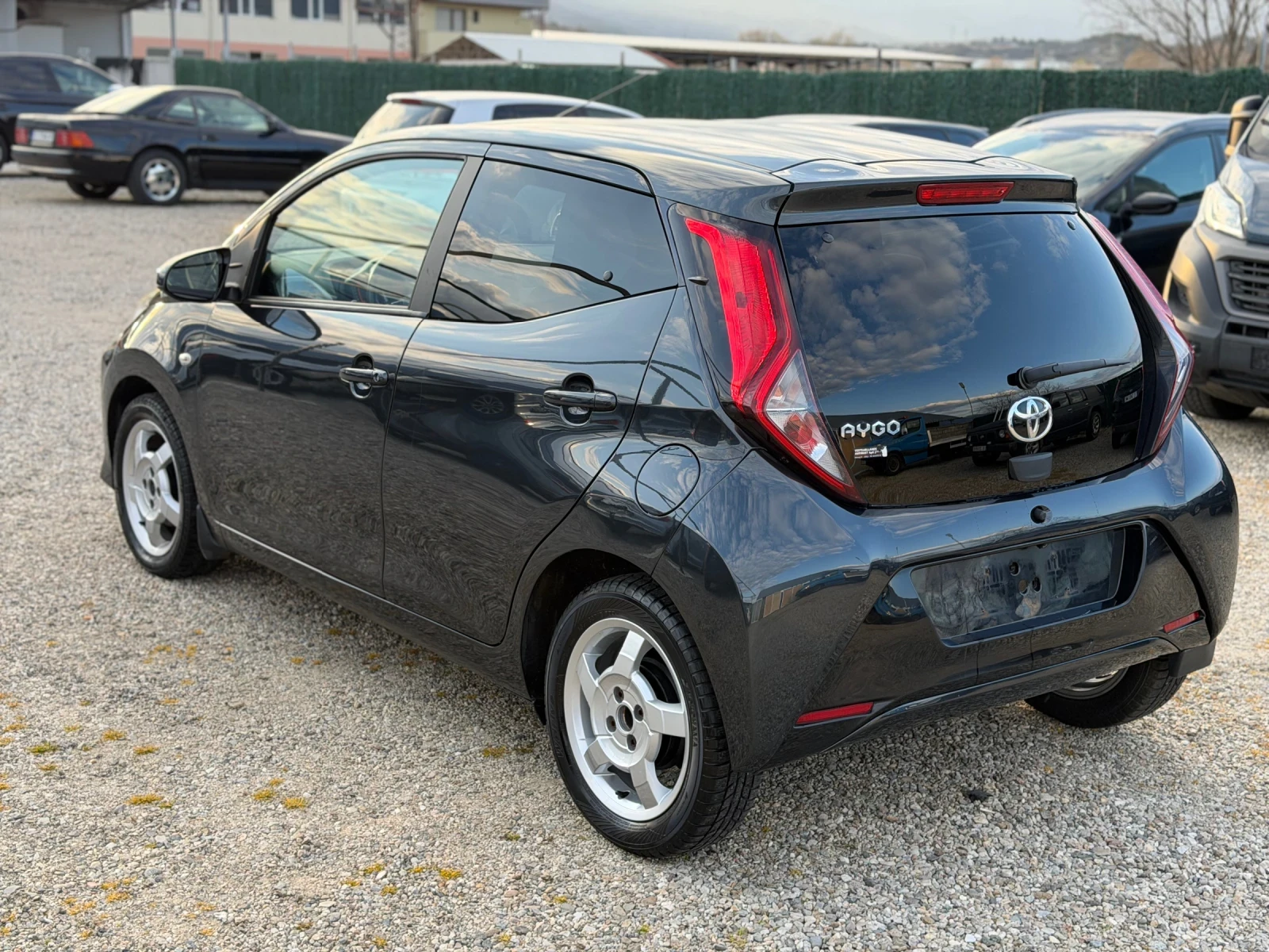 Toyota Aygo 1.0i/70hp/NAVI/facelift/Service book/, снимка 4 - Автомобили и джипове - 53979020