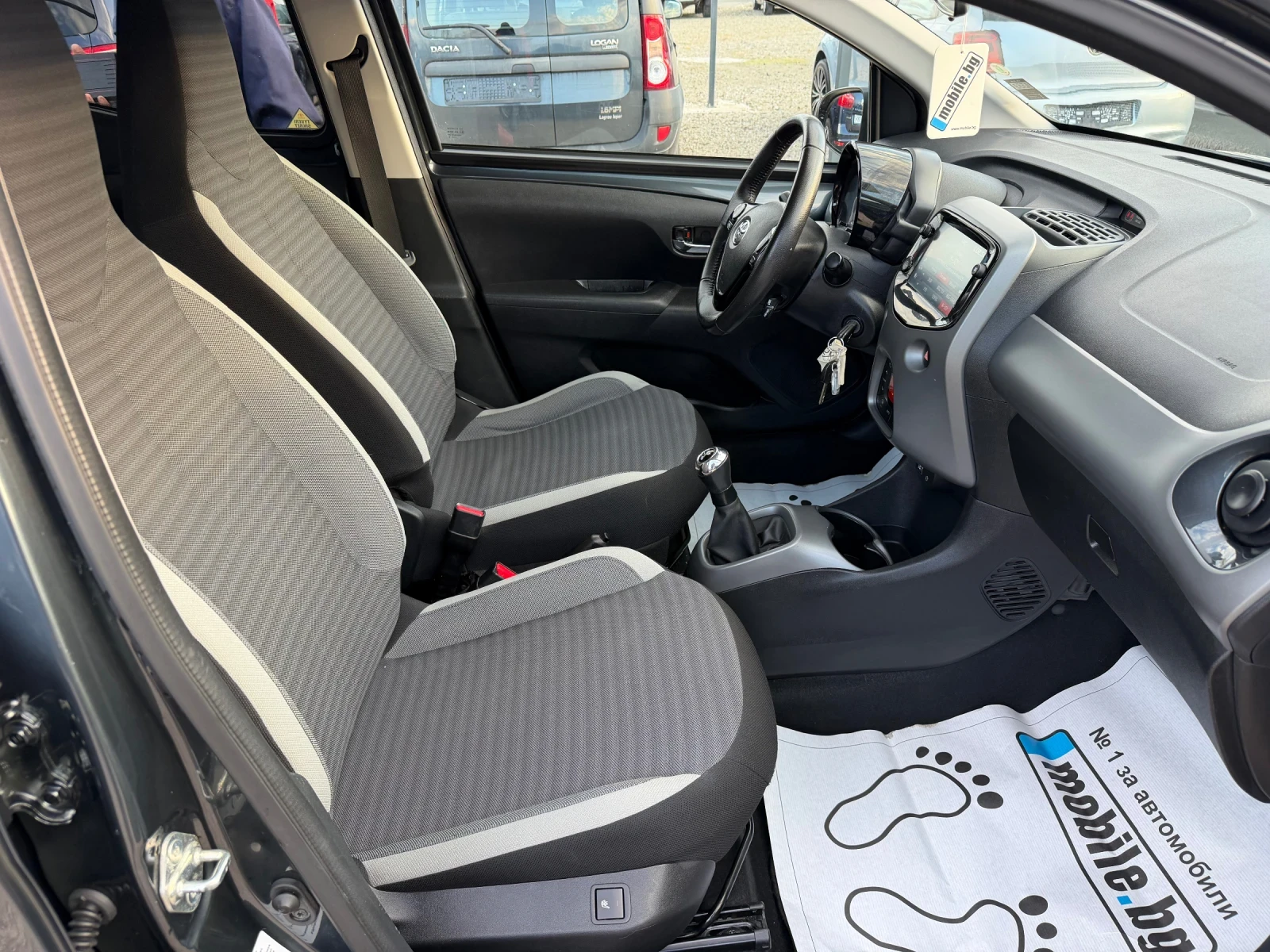 Toyota Aygo 1.0i/70hp/NAVI/facelift/Service book/, снимка 11 - Автомобили и джипове - 53979020