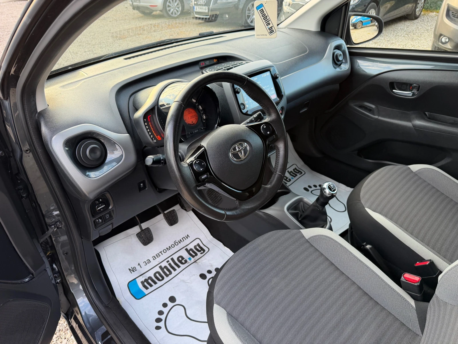 Toyota Aygo 1.0i/70hp/NAVI/facelift/Service book/, снимка 8 - Автомобили и джипове - 53979020