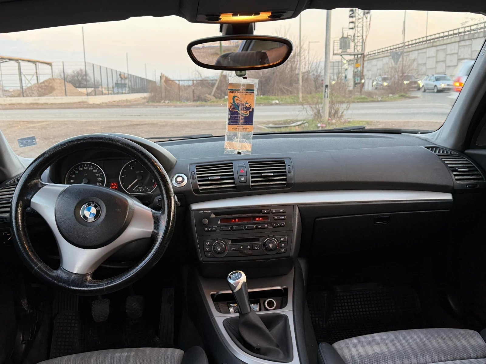 BMW 118, снимка 6 - Автомобили и джипове - 54010281