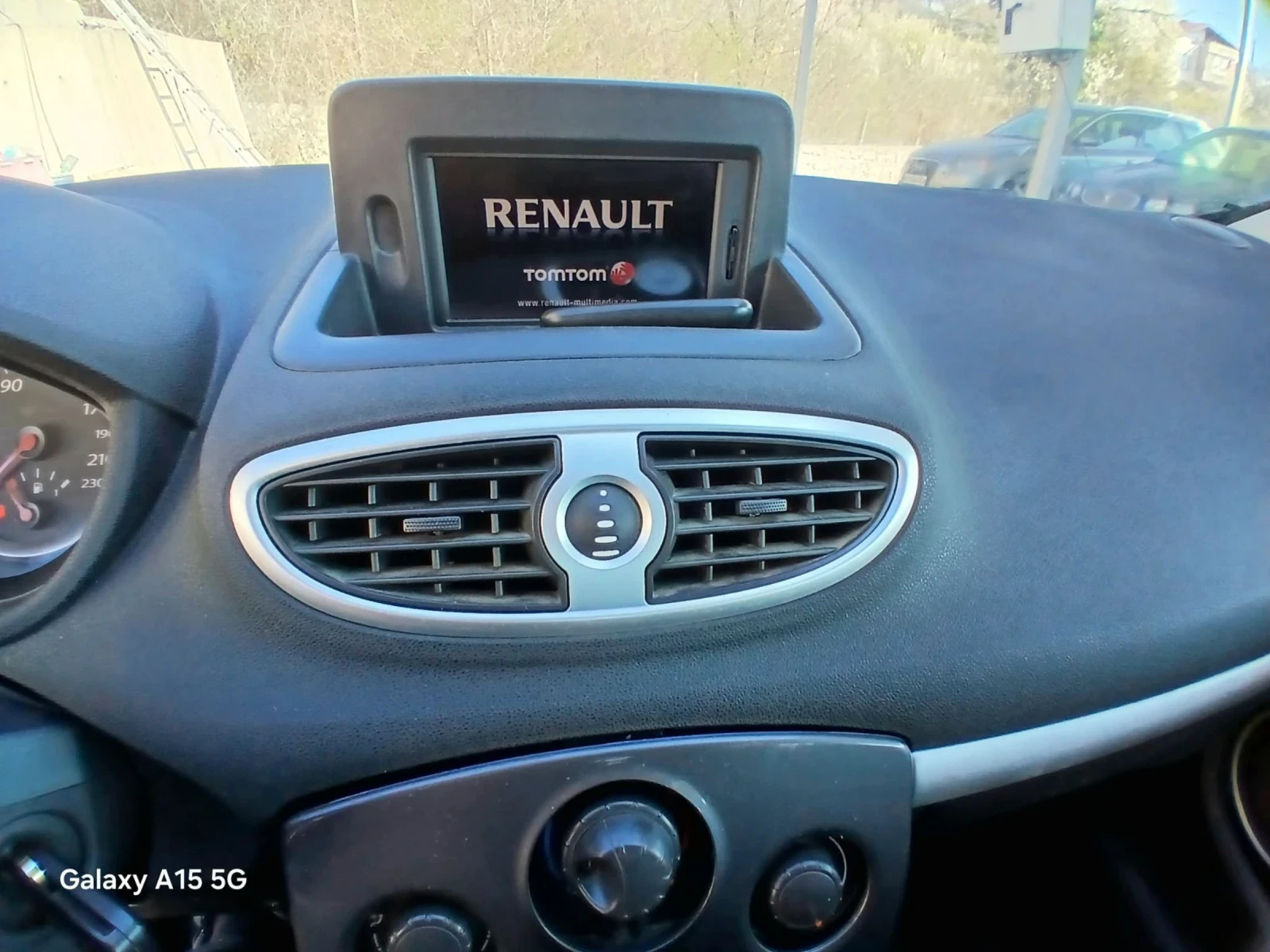 Renault Clio 1.5DCI * 2011�.  | Mobile.bg � ����������� 12
