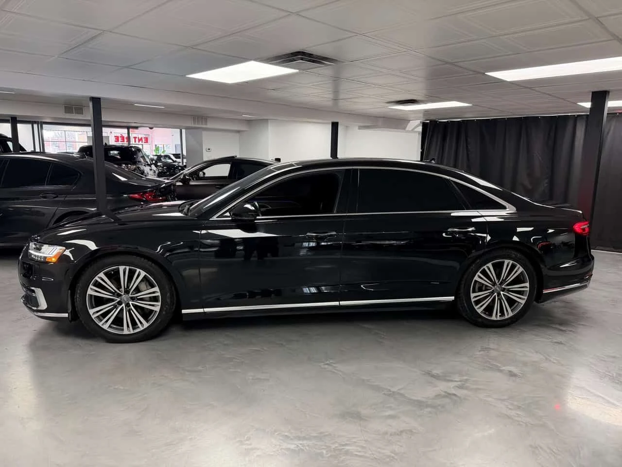 Audi A8  L/CARFAX/360 Кам/Обдух/Пано/Масажи/Дистроник/, снимка 2 - Автомобили и джипове - 54343173