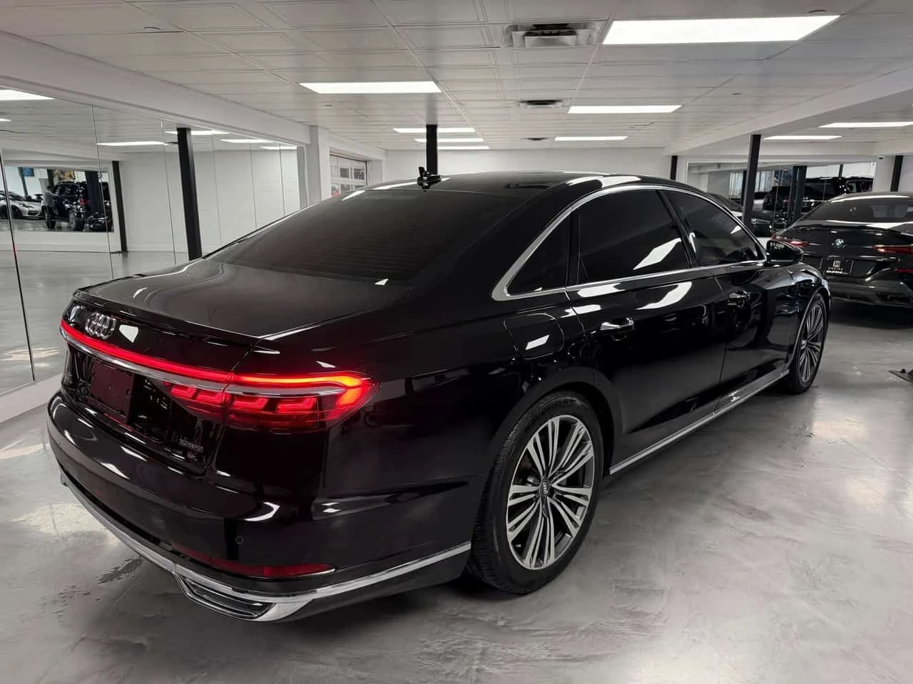 Audi A8  L/CARFAX/360 Кам/Обдух/Пано/Масажи/Дистроник/, снимка 5 - Автомобили и джипове - 54343173
