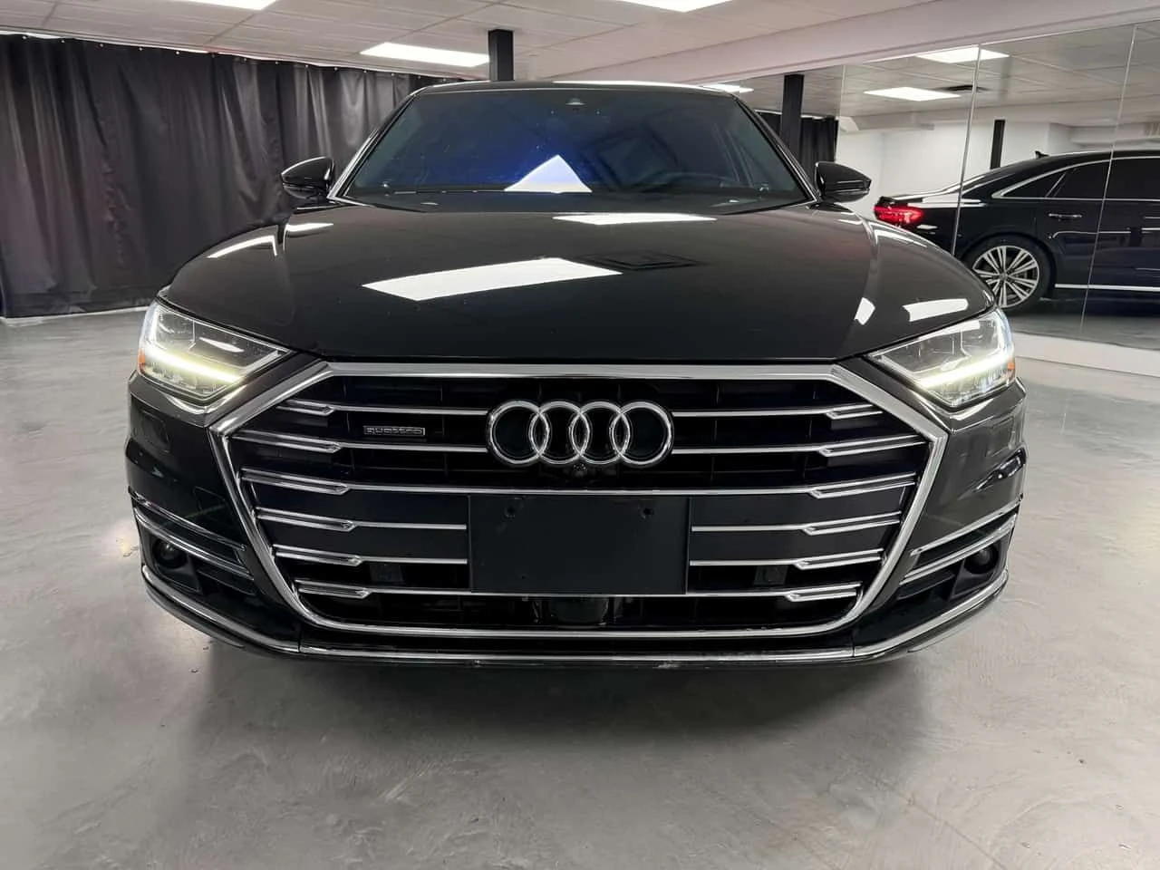 Audi A8  L/CARFAX/360 Кам/Обдух/Пано/Масажи/Дистроник/, снимка 8 - Автомобили и джипове - 54343173