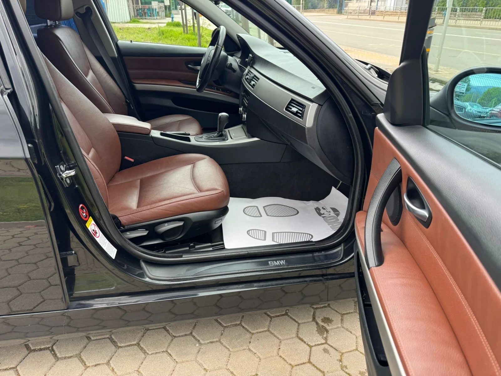 BMW 320 2.0D/AVTOMAT, снимка 11 - Автомобили и джипове - 54380769