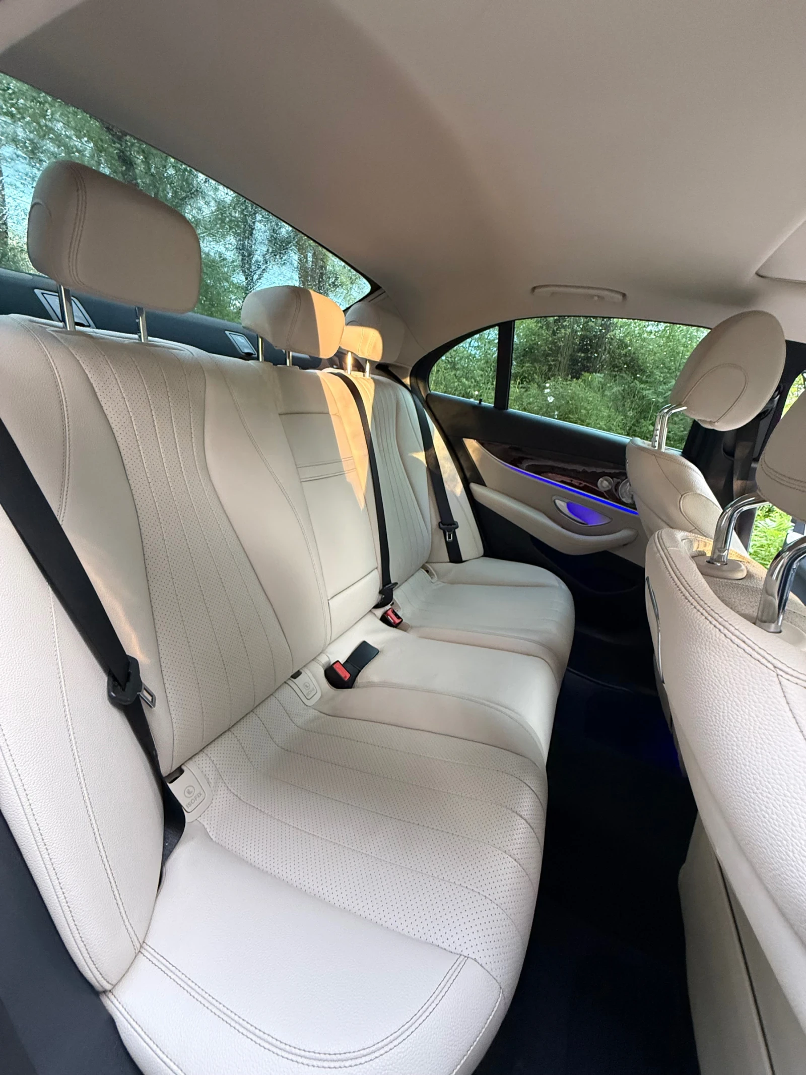 Mercedes-Benz E 300, снимка 11 - Автомобили и джипове - 55401165
