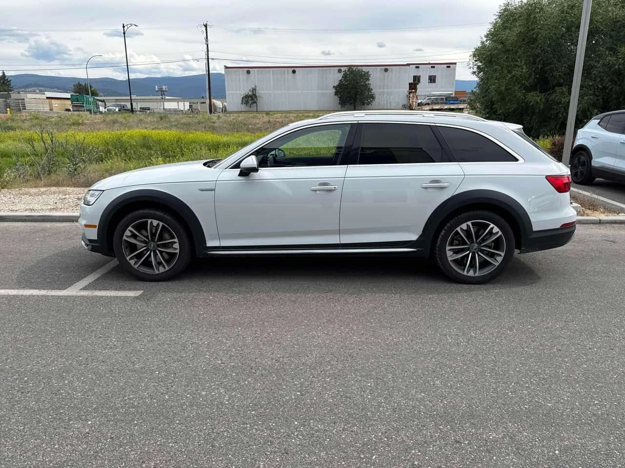 Audi A4 Allroad Technik / 360 / ОБДУХВАНЕ / B&O / АВТОКРЕДИТ , снимка 2 - Автомобили и джипове - 55054264