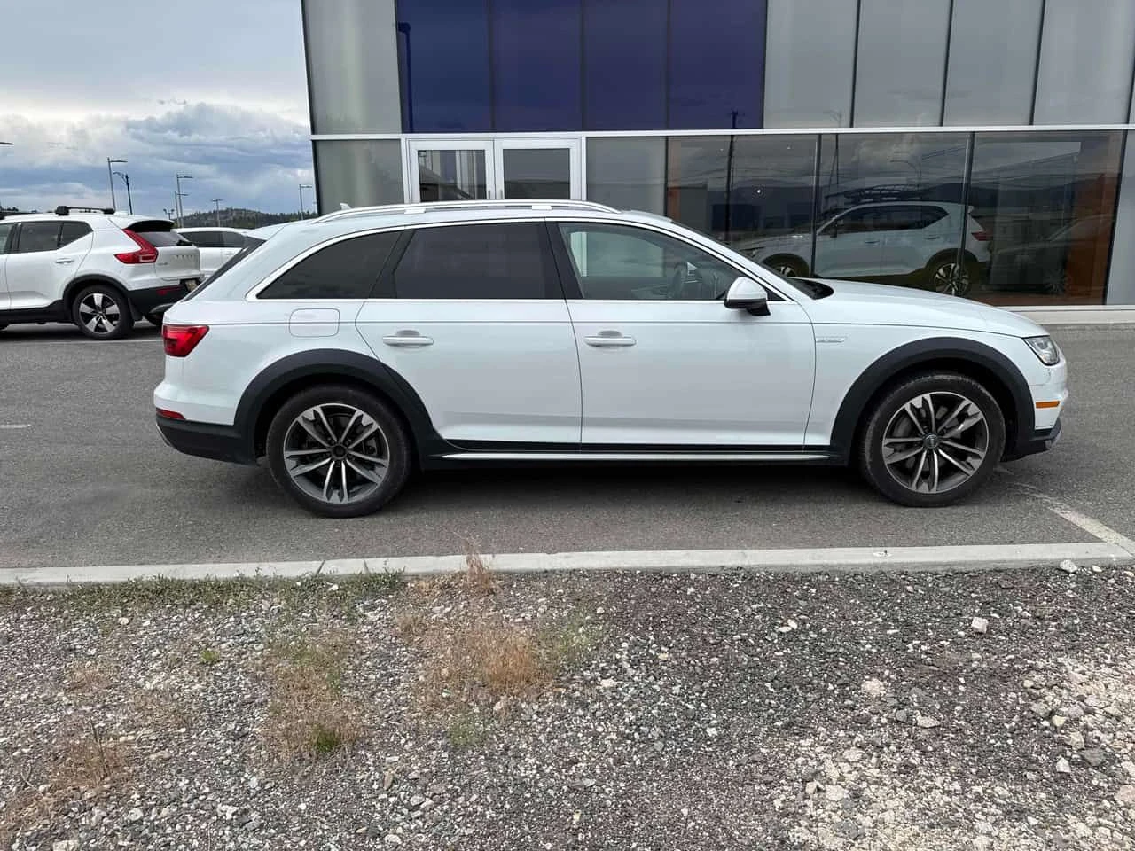 Audi A4 Allroad Technik / 360 / ОБДУХВАНЕ / B&O / АВТОКРЕДИТ , снимка 3 - Автомобили и джипове - 55054264