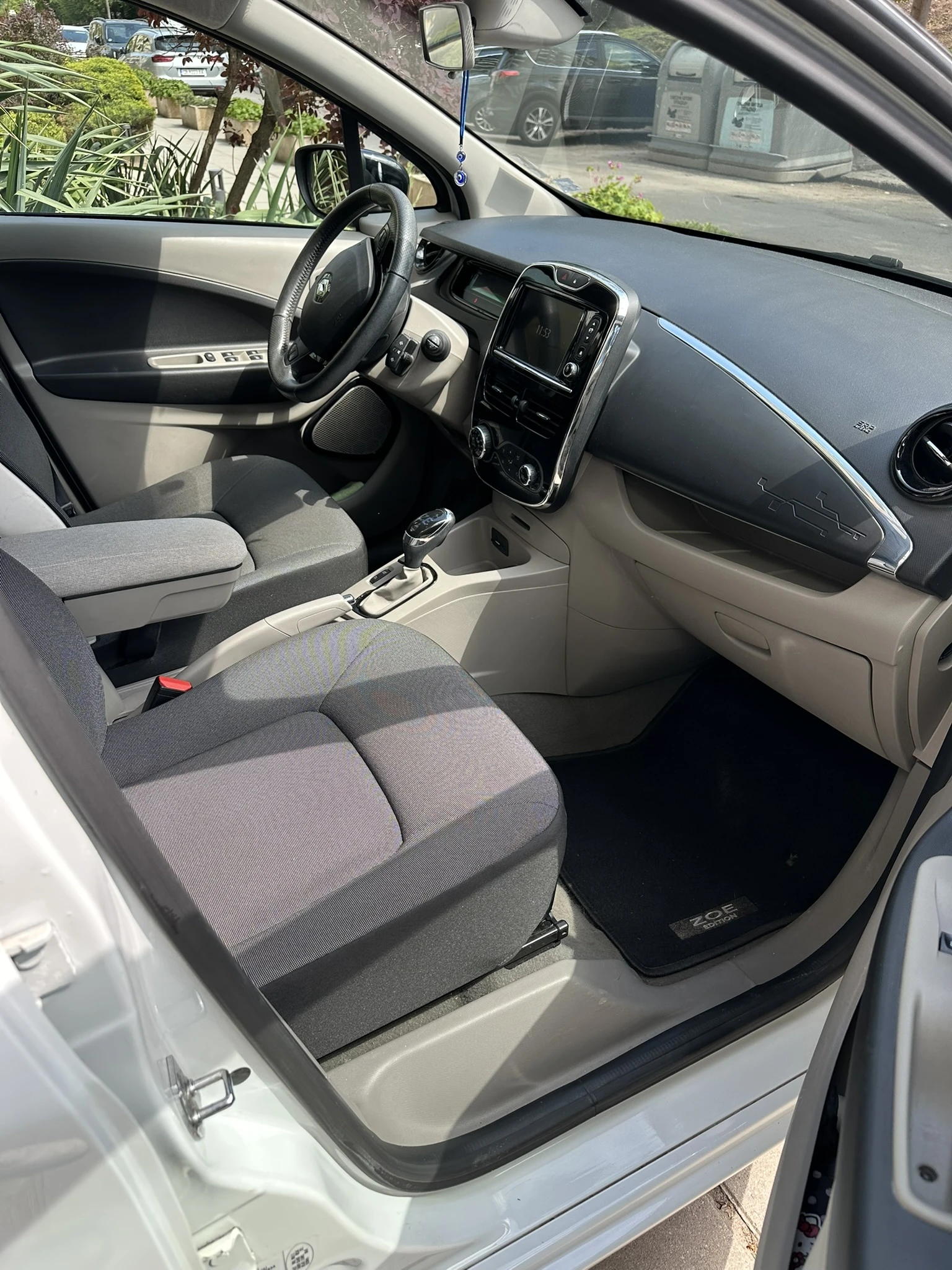 Renault Zoe, снимка 10 - Автомобили и джипове - 55127910