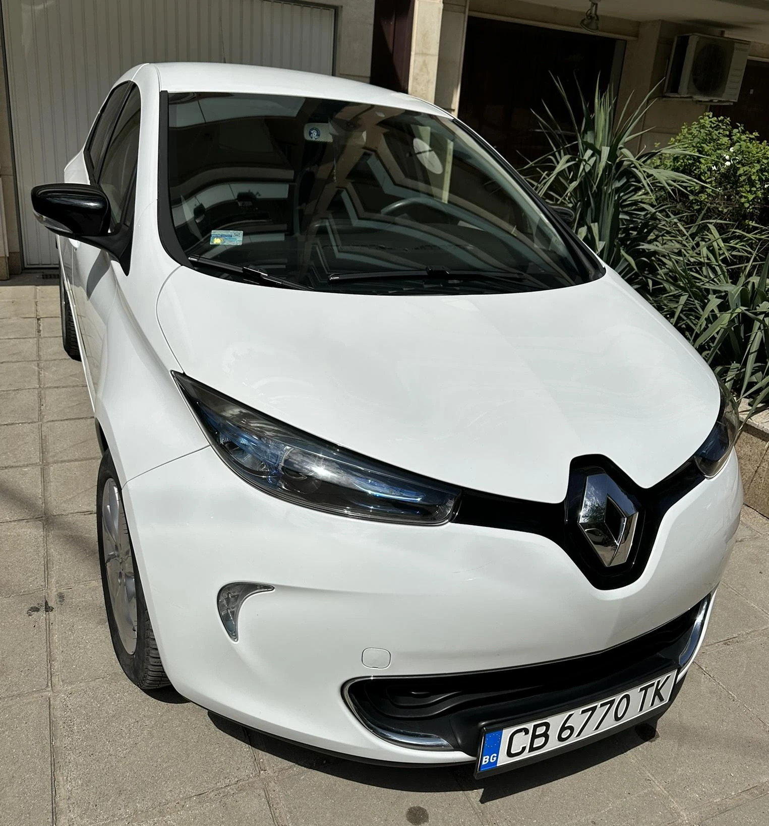 Renault Zoe, снимка 2 - Автомобили и джипове - 55127910