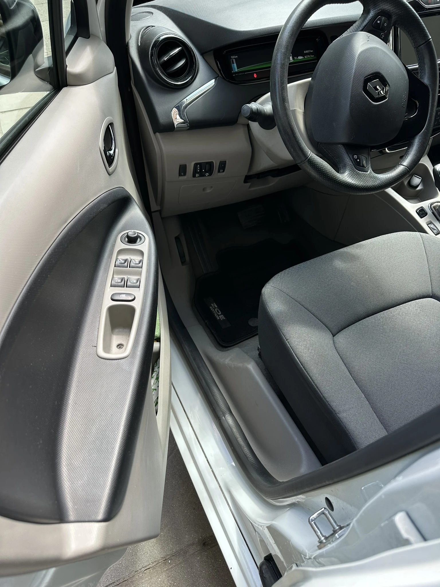 Renault Zoe, снимка 9 - Автомобили и джипове - 55127910