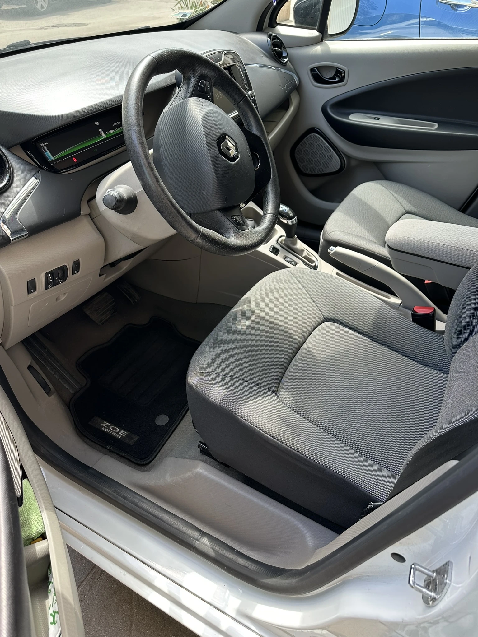 Renault Zoe, снимка 8 - Автомобили и джипове - 55127910