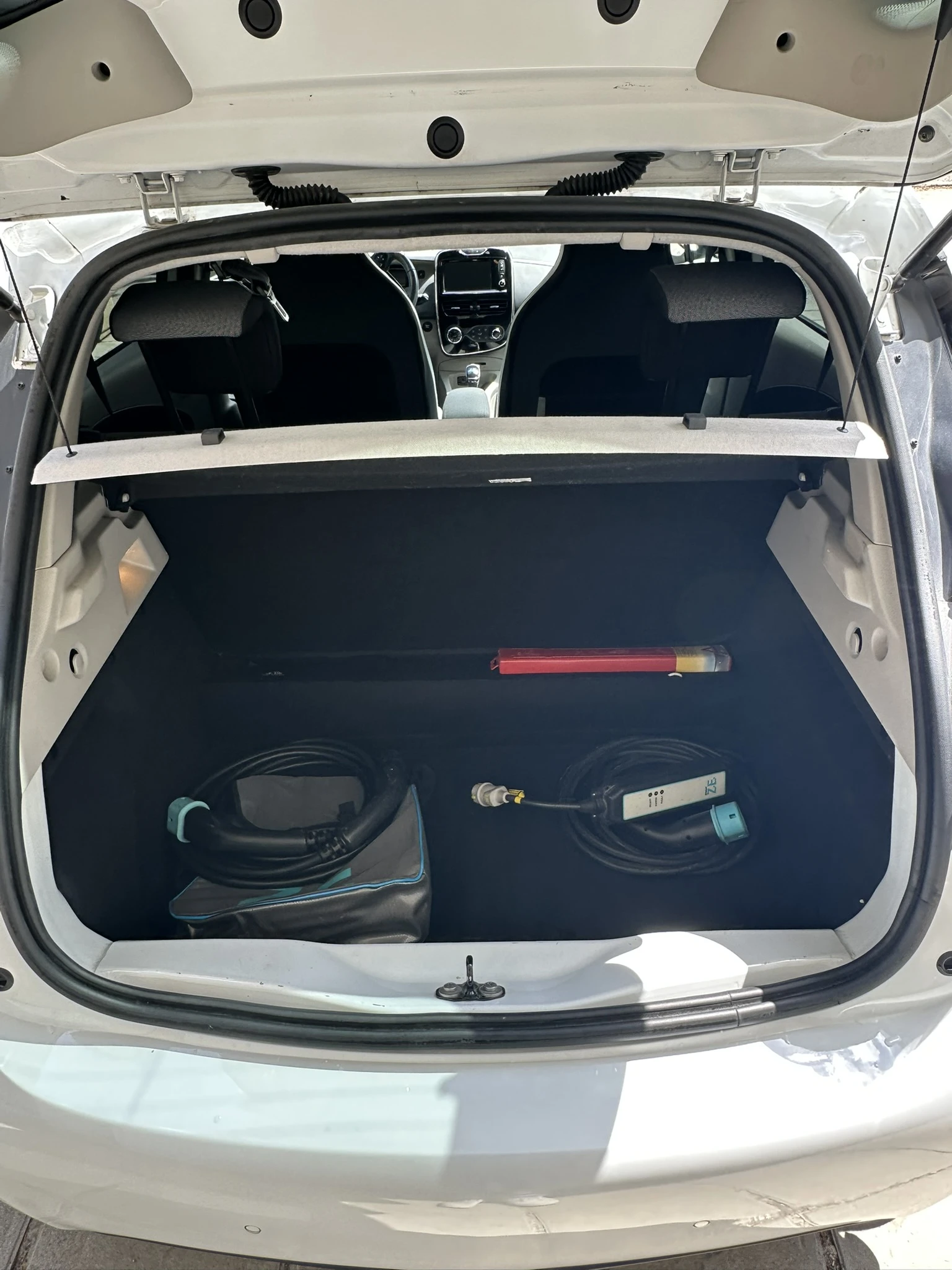 Renault Zoe, снимка 7 - Автомобили и джипове - 55127910