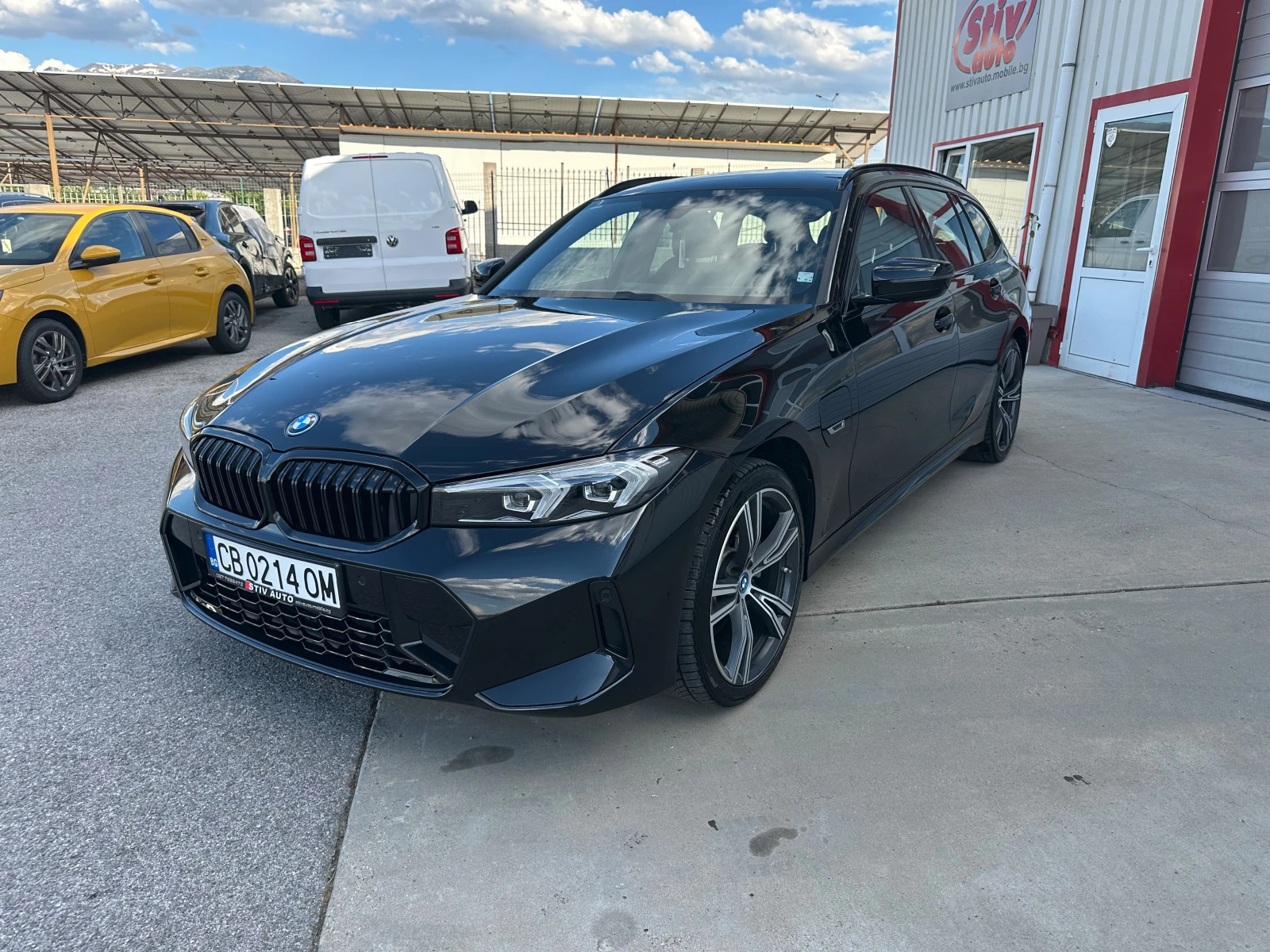BMW 330 e , M-Sport Plug-In xDrive , black shadow
