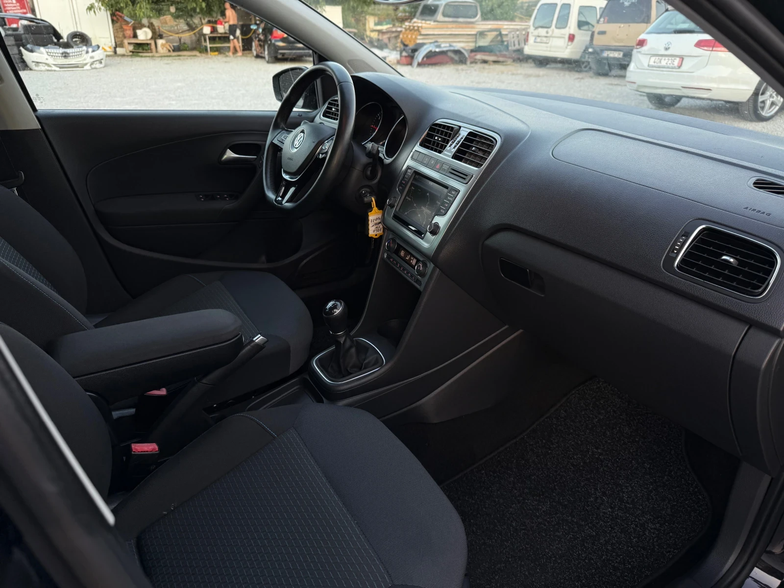 VW Polo 1.4TDI Нави Климатроник Р ЛАИН , снимка 10 - Автомобили и джипове - 55586114