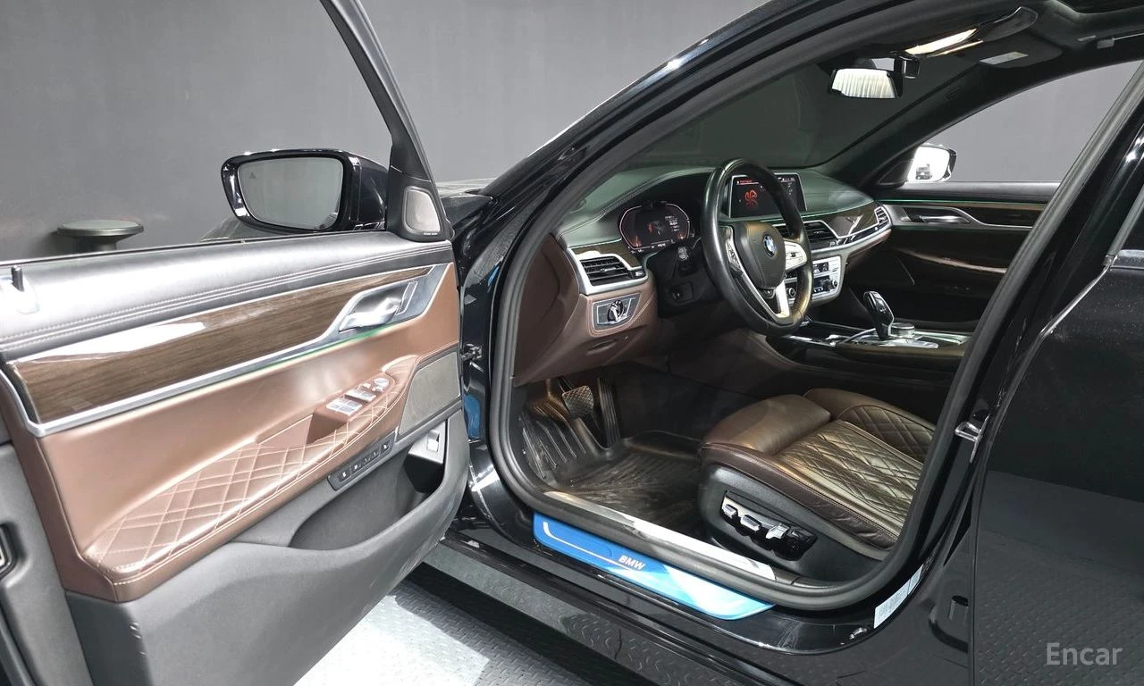 BMW 730 d* LONG* INDIVIDUAL* HARMAN* МАСАЖ* КРАЙНА ЦЕНА, снимка 7 - Автомобили и джипове - 55684015