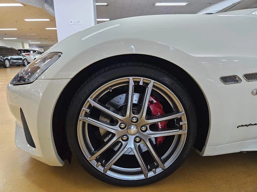 Maserati GranTurismo, снимка 7 - Автомобили и джипове - 55695070