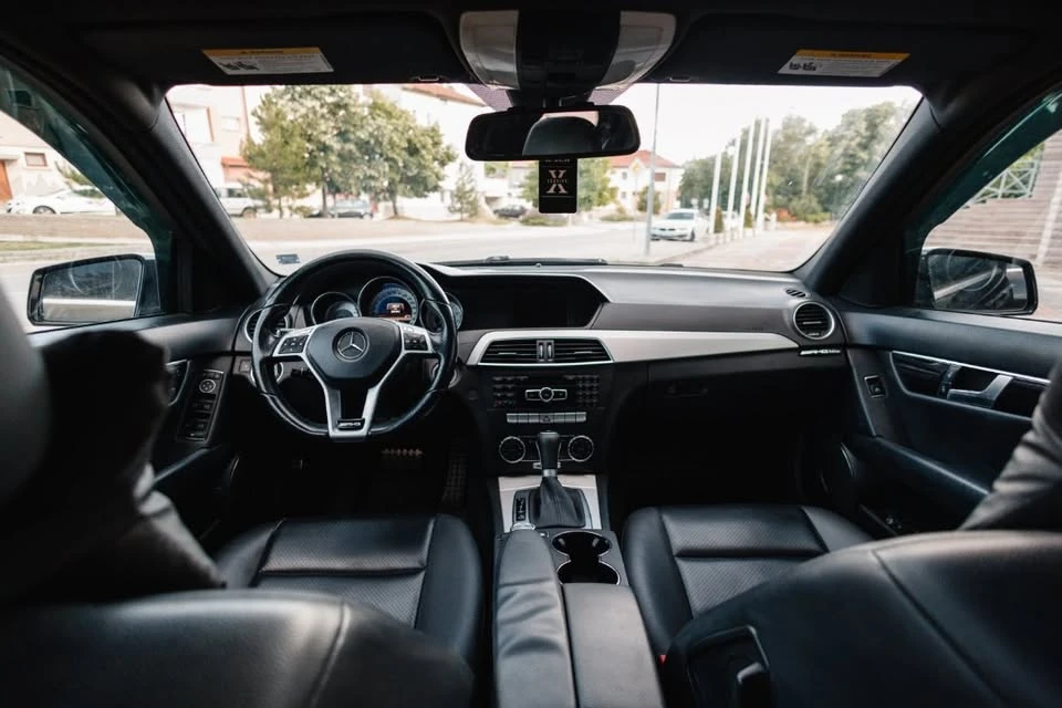 Mercedes-Benz C 300, снимка 7 - Автомобили и джипове - 55799917