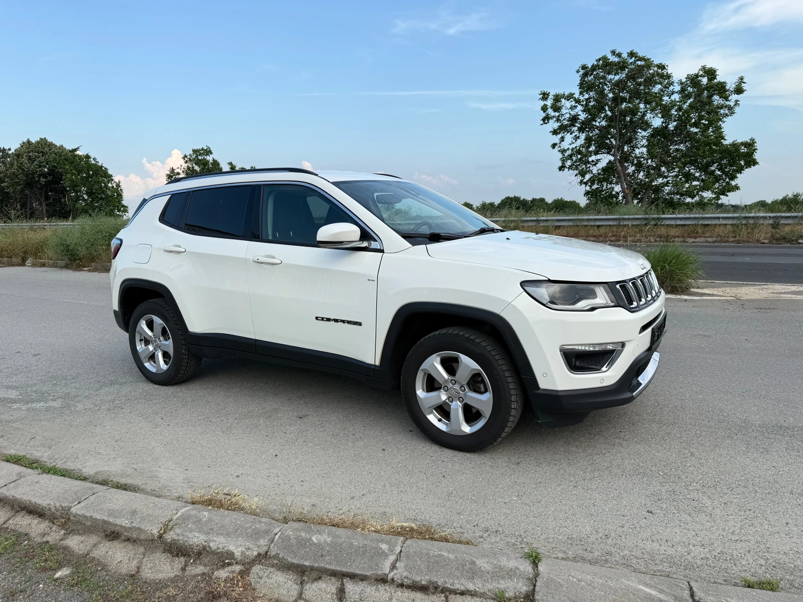 Jeep Compass 2.0 AUT. NAVI 4x4 ШВЕЙЦАРИЯ - изображение 4