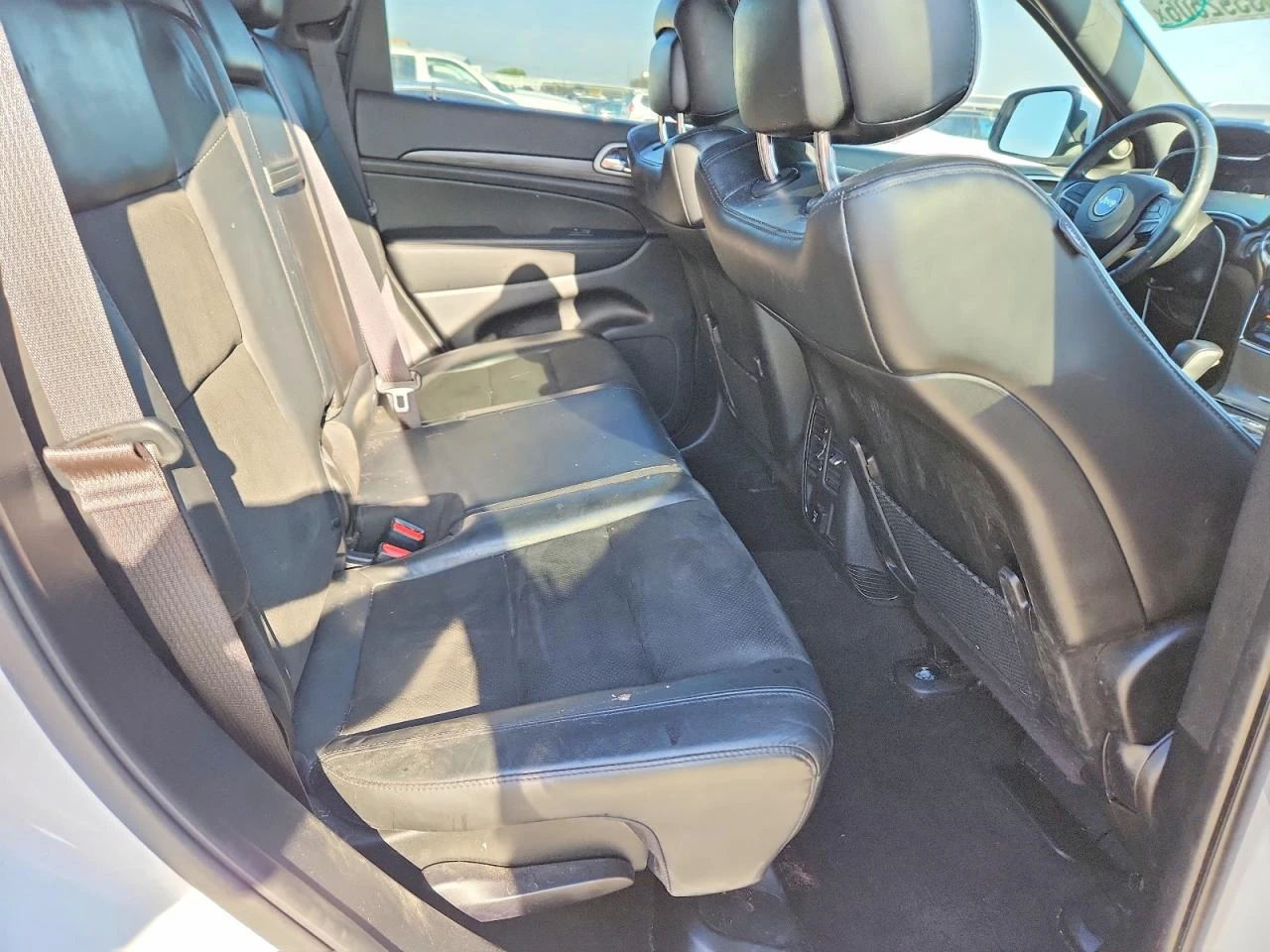 Jeep Grand cherokee 3.6l Laredo E, снимка 10 - Автомобили и джипове - 55103208