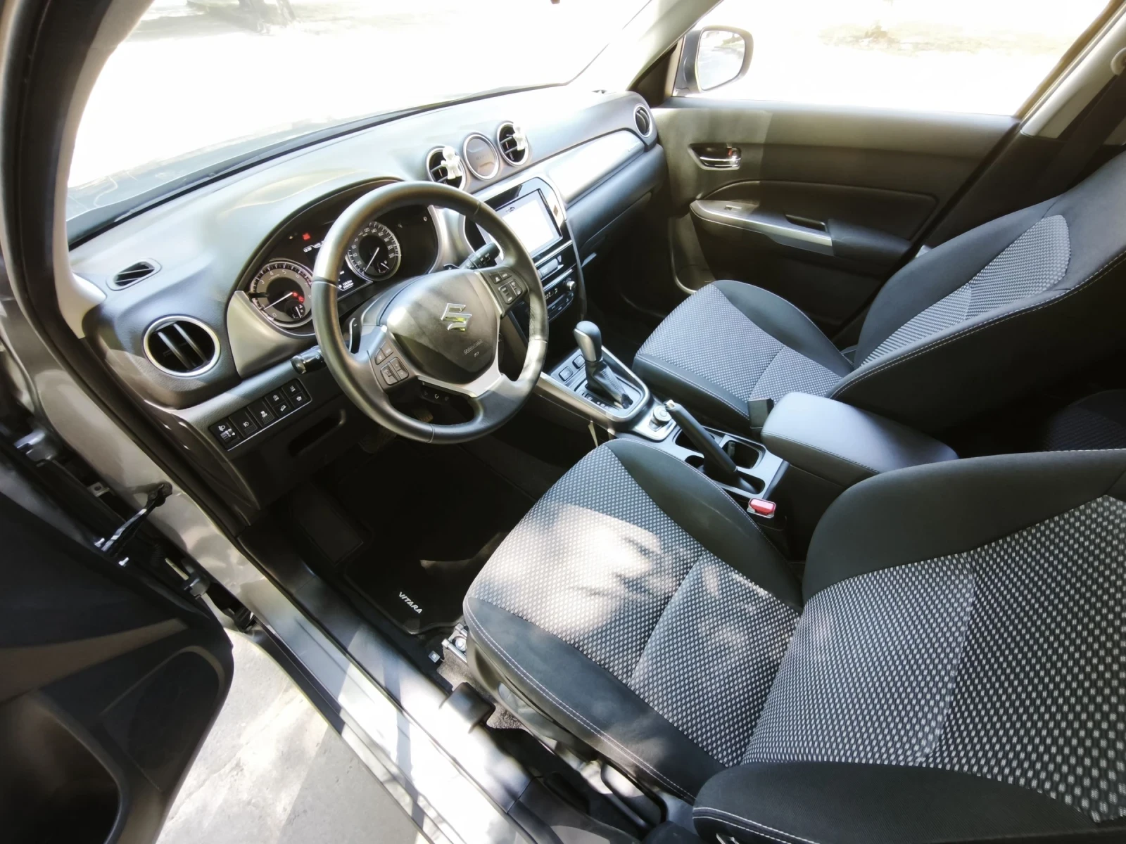 Suzuki Vitara 1.4T AllGrip Automat, снимка 8 - Автомобили и джипове - 55304934