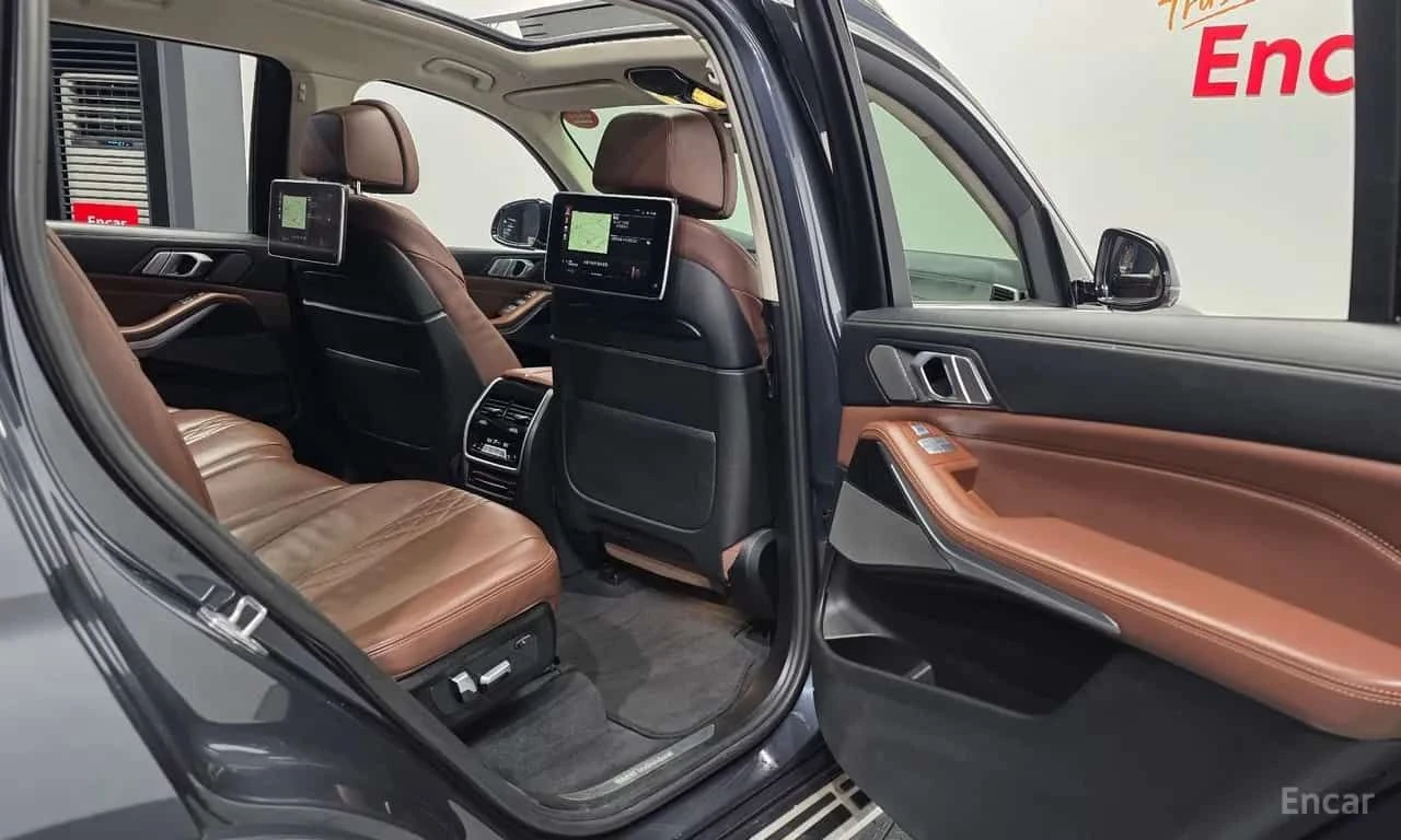 BMW X7 * xDrive 40d Design Pure Excellence 7 Seater * CAR, снимка 12 - Автомобили и джипове - 55508523