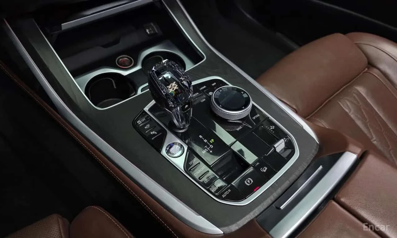 BMW X7 * xDrive 40d Design Pure Excellence 7 Seater * CAR, снимка 9 - Автомобили и джипове - 55508523
