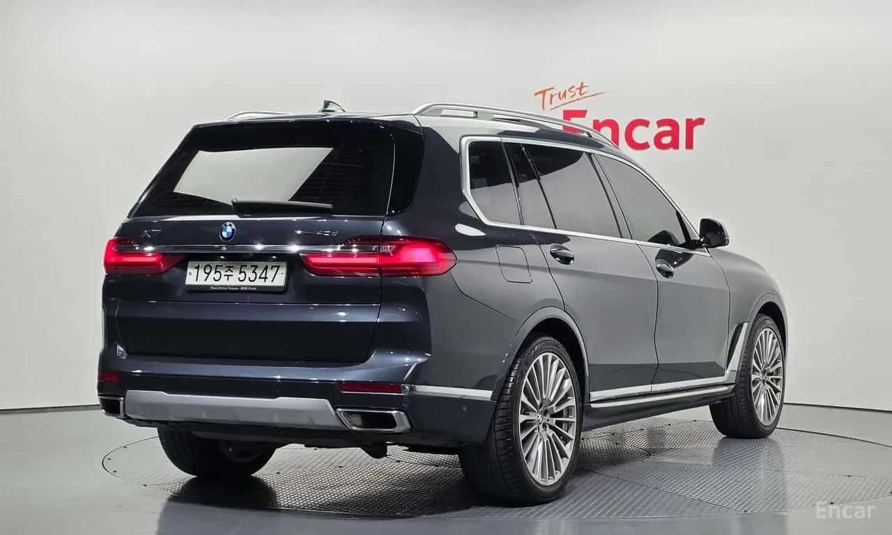 BMW X7 * xDrive 40d Design Pure Excellence 7 Seater * CAR, снимка 2 - Автомобили и джипове - 55508523
