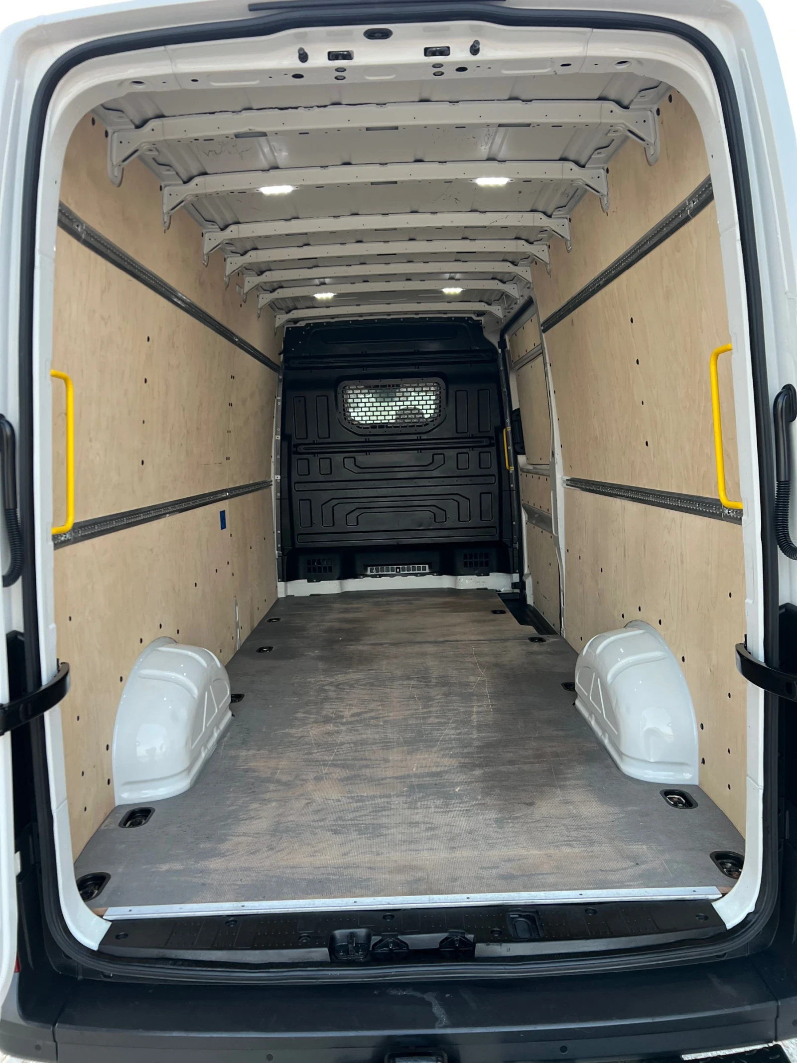VW Crafter MAXI - KLIMA, снимка 10 - Бусове и автобуси - 53851895