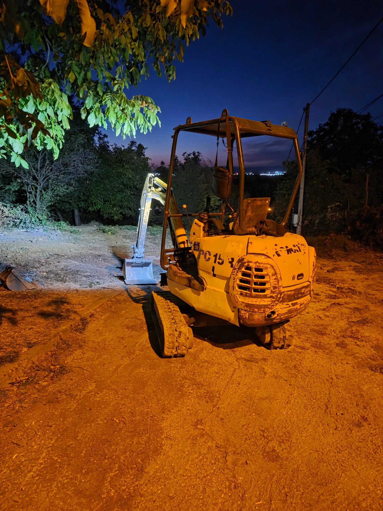 Багер Komatsu PC15R