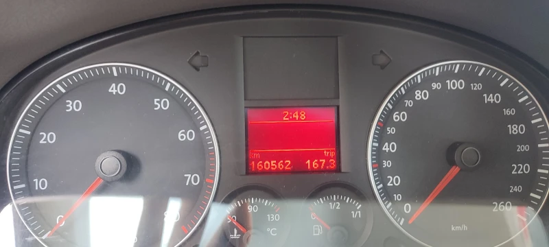 VW Touran 1.6, снимка 8 - Автомобили и джипове - 52412117