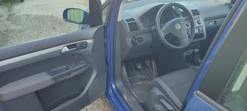 VW Touran 1.6, снимка 9 - Автомобили и джипове - 52412117