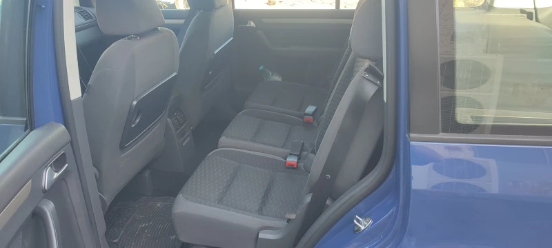 VW Touran 1.6, снимка 10 - Автомобили и джипове - 52412117