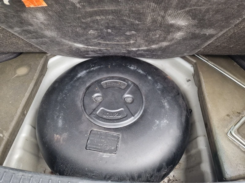 Toyota Avensis 1.8VVTI LPG , снимка 17 - Автомобили и джипове - 51482943