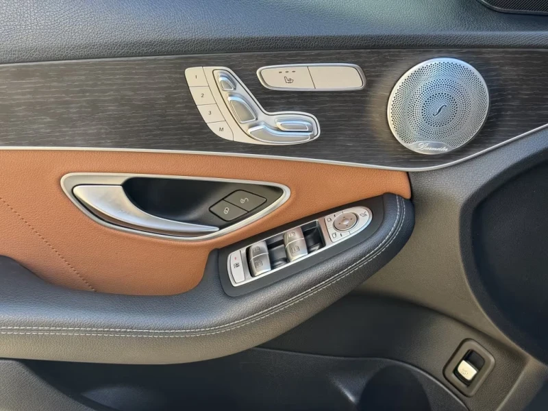 Mercedes-Benz C 300 AMG-LINE/245HP/PANO/MEMO/BURM/CAM/LED/NAVI/270g, снимка 13 - Автомобили и джипове - 51593809