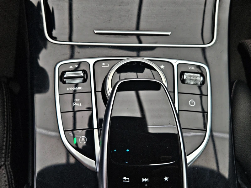 Mercedes-Benz C 220 AMG/9G/GERMANY/CAMERA/AMBIENT/FULL LED/AUTO H/LIZI, снимка 11 - Автомобили и джипове - 52308287