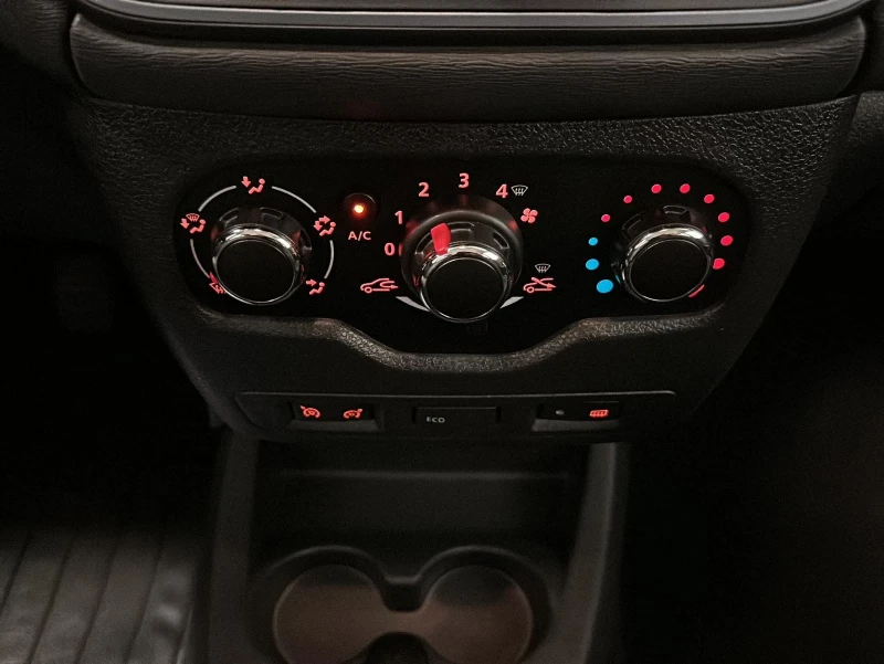 Dacia Lodgy 1.2 TCe Stepway AHK| TEMPOMAT| KLIMA| PDC, снимка 15 - Автомобили и джипове - 52539755