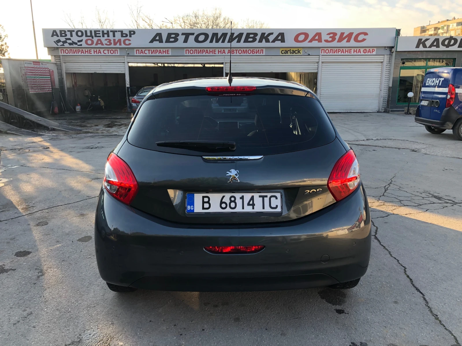 Peugeot 208 1.6, Швейцария, Реални 68км, Подгрев, Стъклен тава - изображение 6