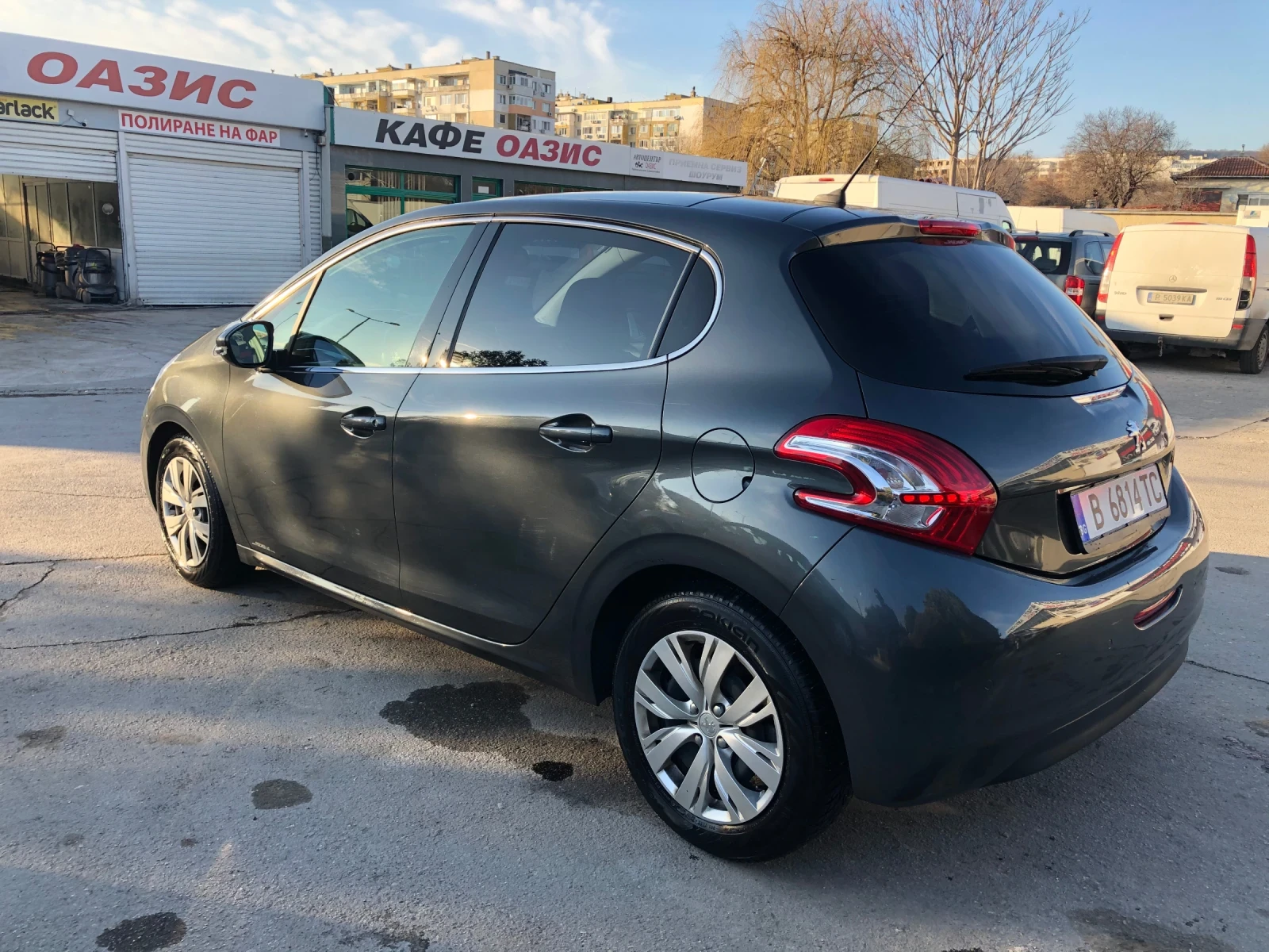 Peugeot 208 1.6, Швейцария, Реални 68км, Подгрев, Стъклен тава - изображение 5
