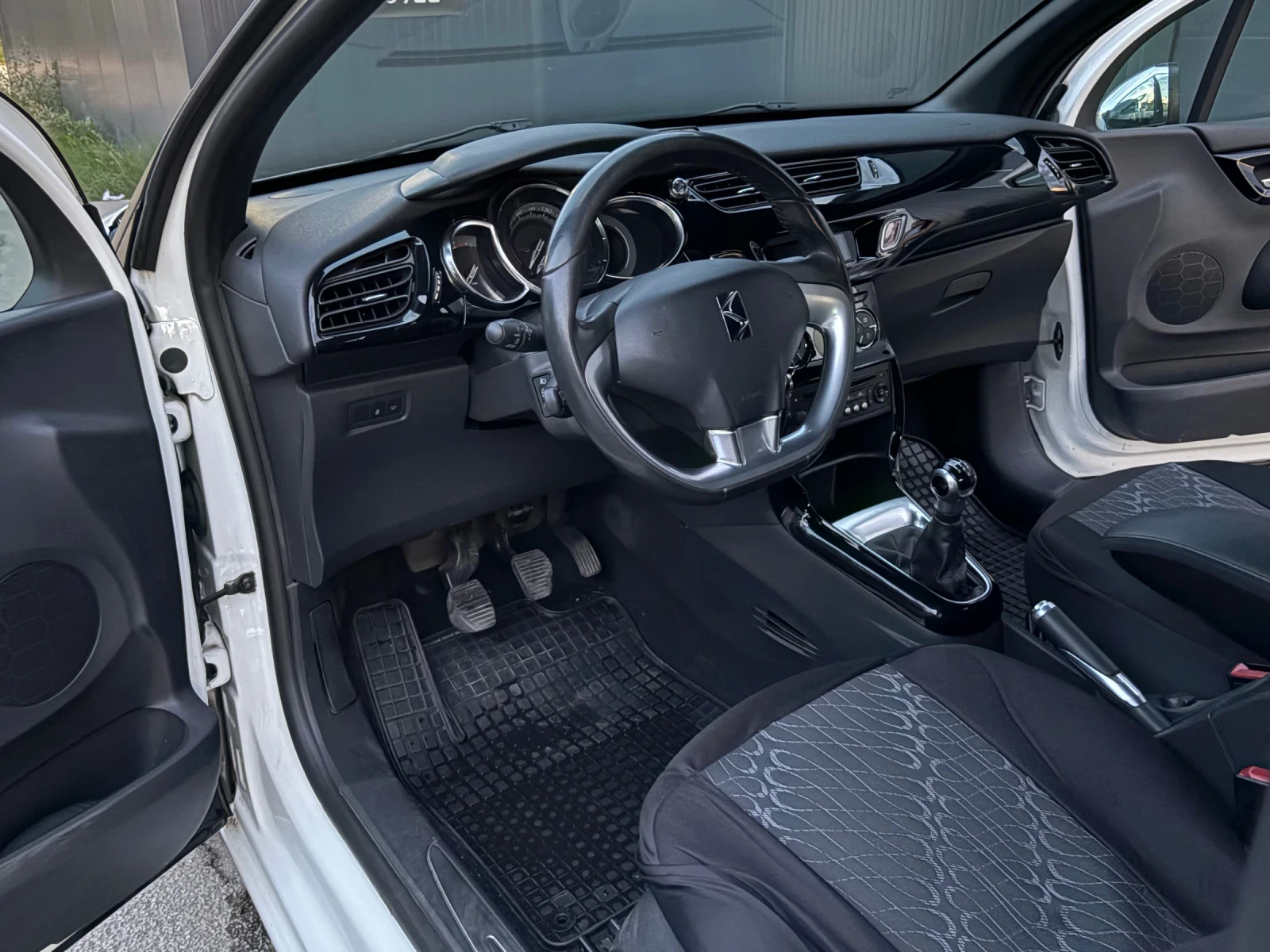 Citroen DS3  - изображение 6