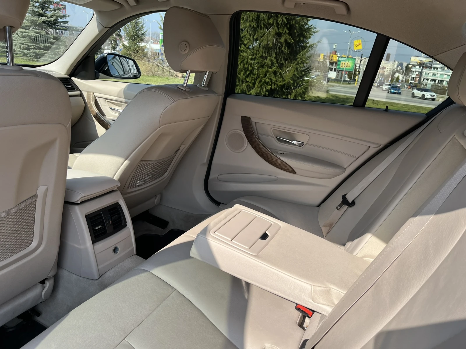 BMW 320 xdrive_ниво оборудване Modern, снимка 13 - Автомобили и джипове - 53747366